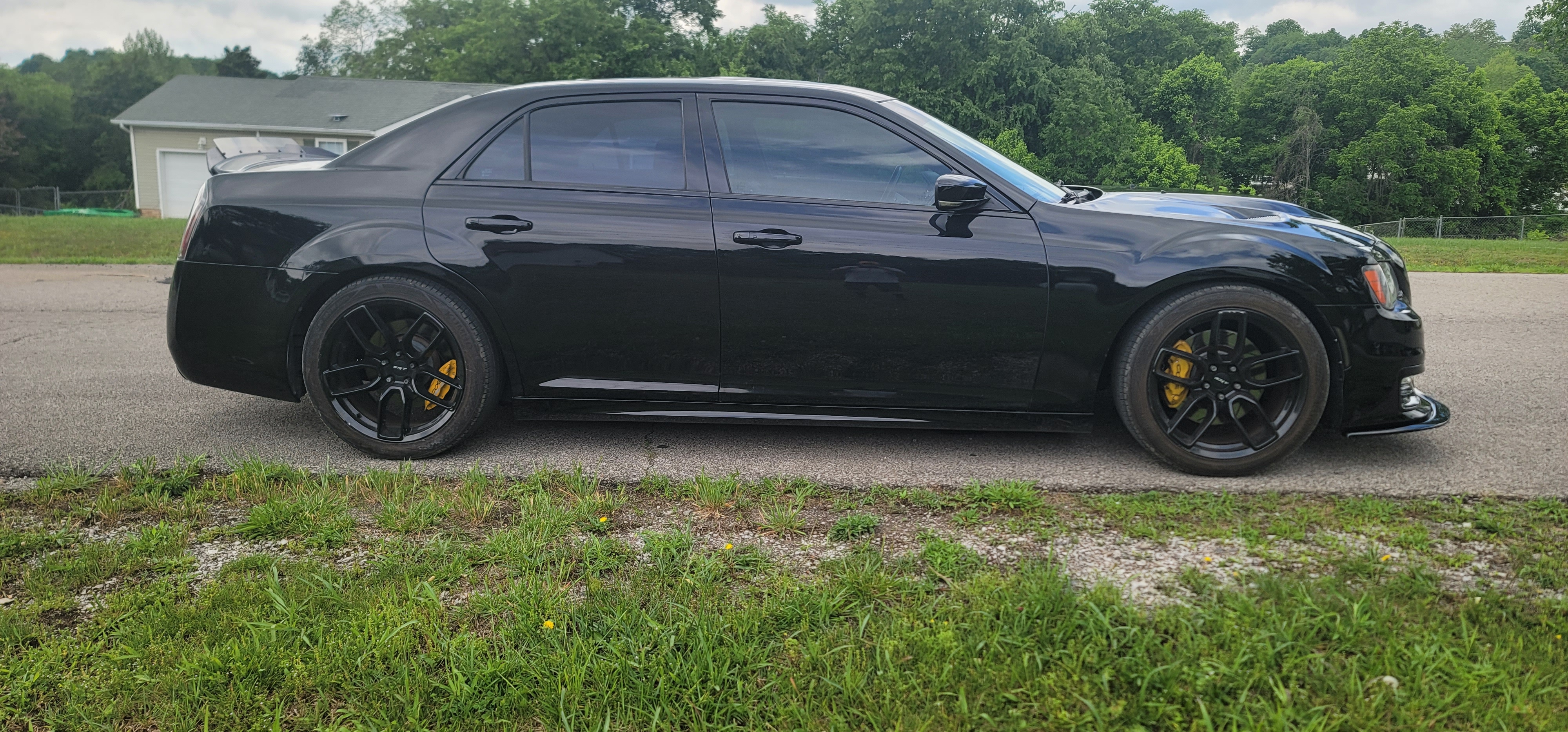 Used 2012 Chrysler 300 SRT8 w/ 19-Premium Speaker Group RWD image 4
