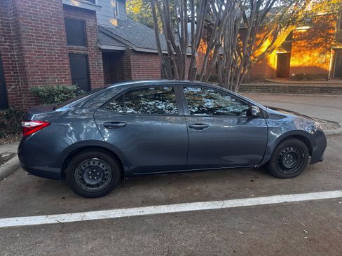 Used 2016 Toyota Corolla LE image 12