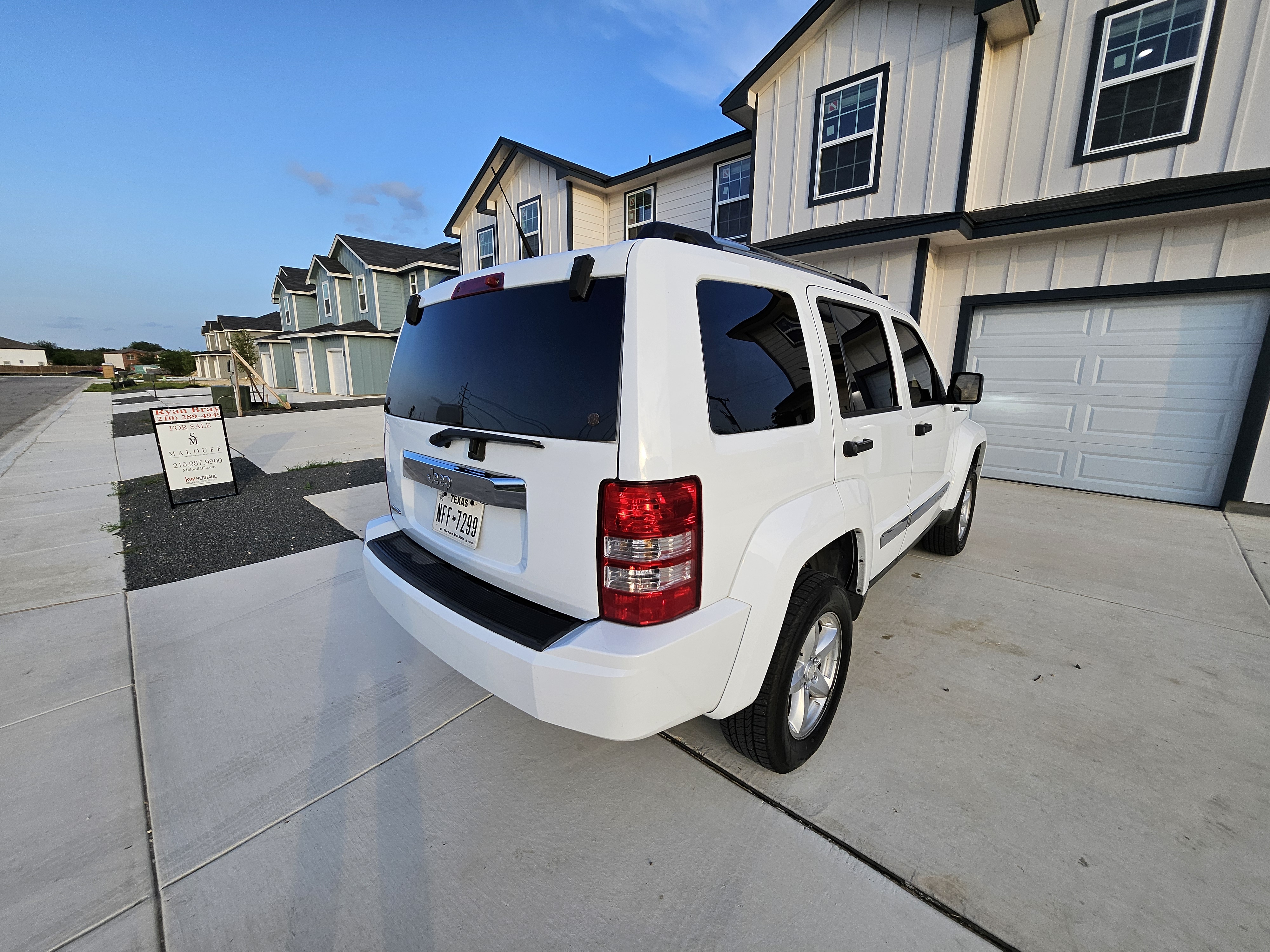 Used 2012 Jeep Liberty Limited RWD image 8