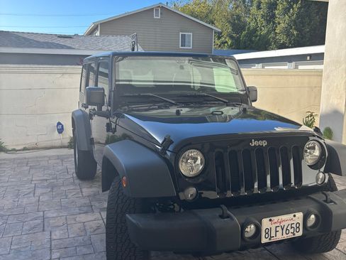 Used 2018 Jeep Wrangler Unlimited Sport S AWD/4WD image 2