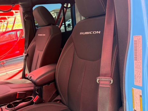 Used 2017 Jeep Wrangler Unlimited Rubicon w/ Connectivity Group AWD/4WD image 5