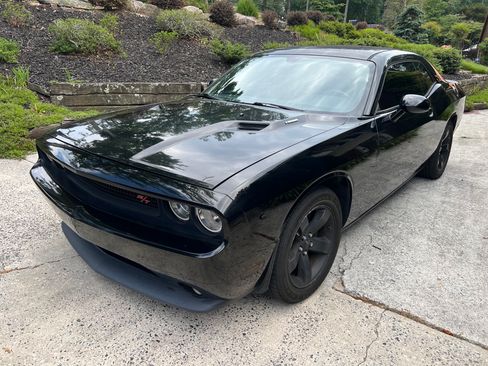 Used 2013 Dodge Challenger R/T w/ Electronics Convenience Group RWD image 5