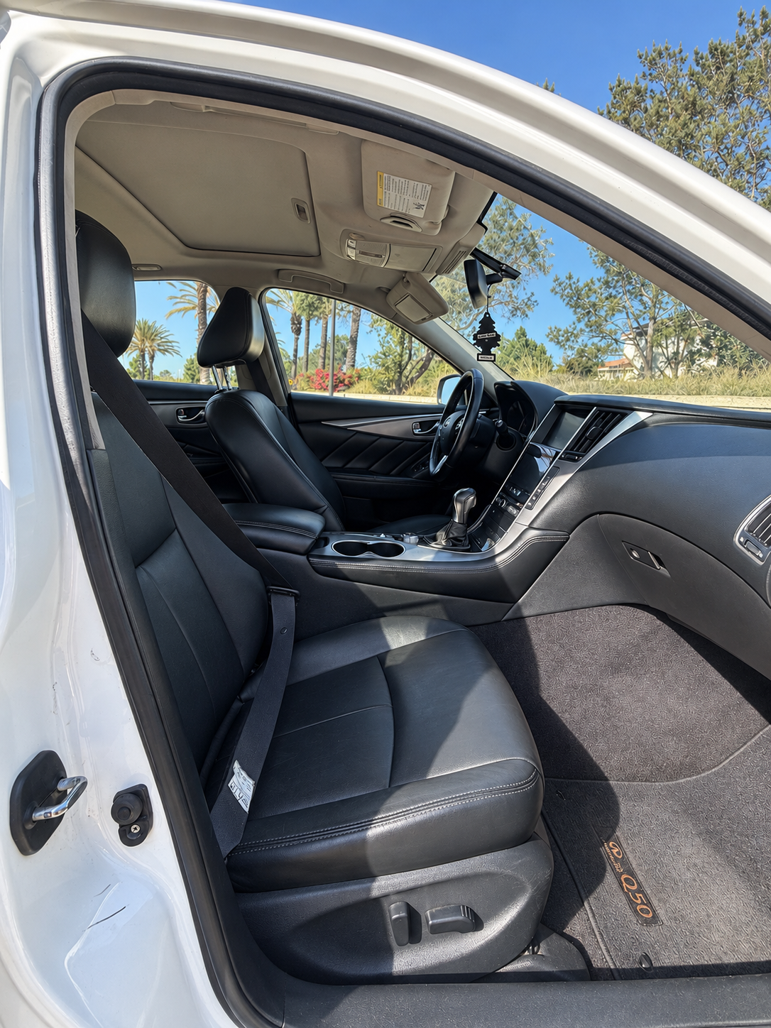 Used 2015 INFINITI Q50 w/ Moonroof Package RWD image 10