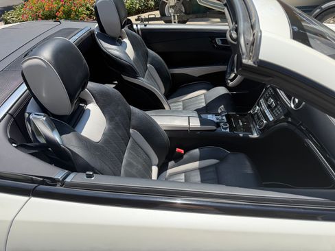 Used 2015 Mercedes-Benz SL 550 image 8