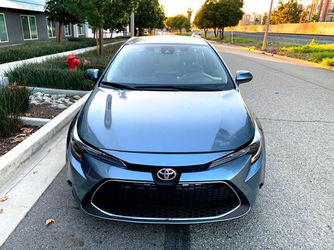 Used 2020 Toyota Corolla LE image 4