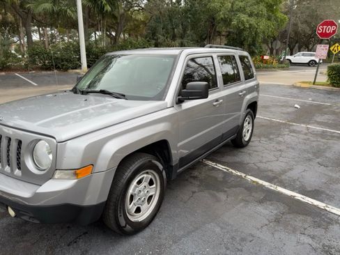 Used 2017 Jeep Patriot Sport w/ Power Value Group image 2