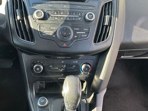 Used 2017 Ford Focus SE image 10