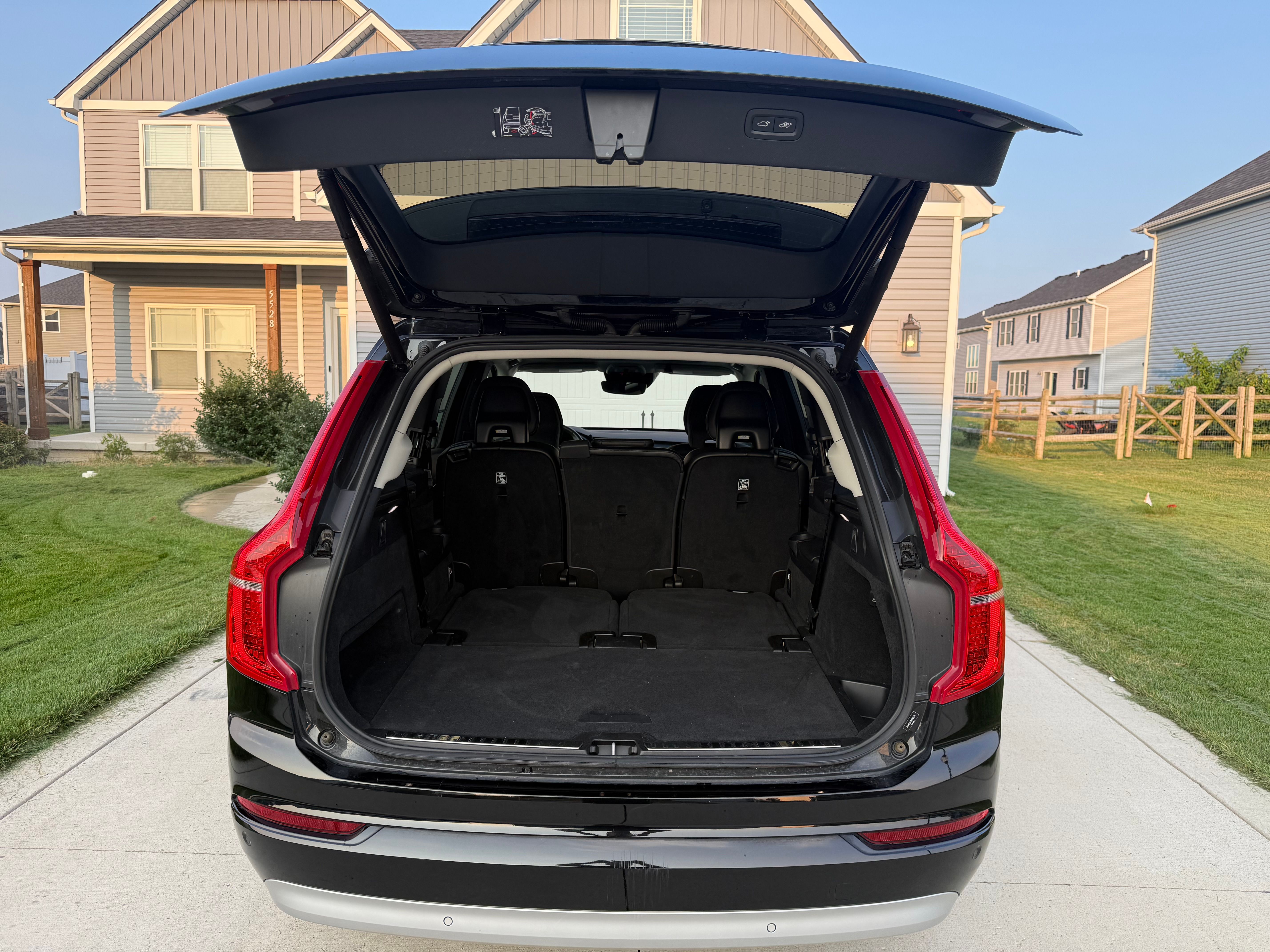 Used 2022 Volvo XC90 T5 Momentum AWD/4WD image 17
