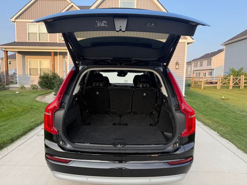 Used 2022 Volvo XC90 T5 Momentum AWD/4WD image 17