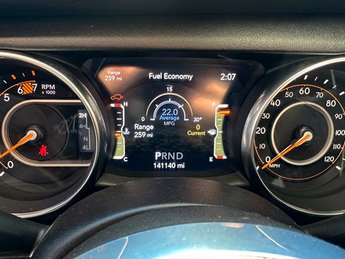 Used 2019 Jeep Wrangler Unlimited Sahara image 17