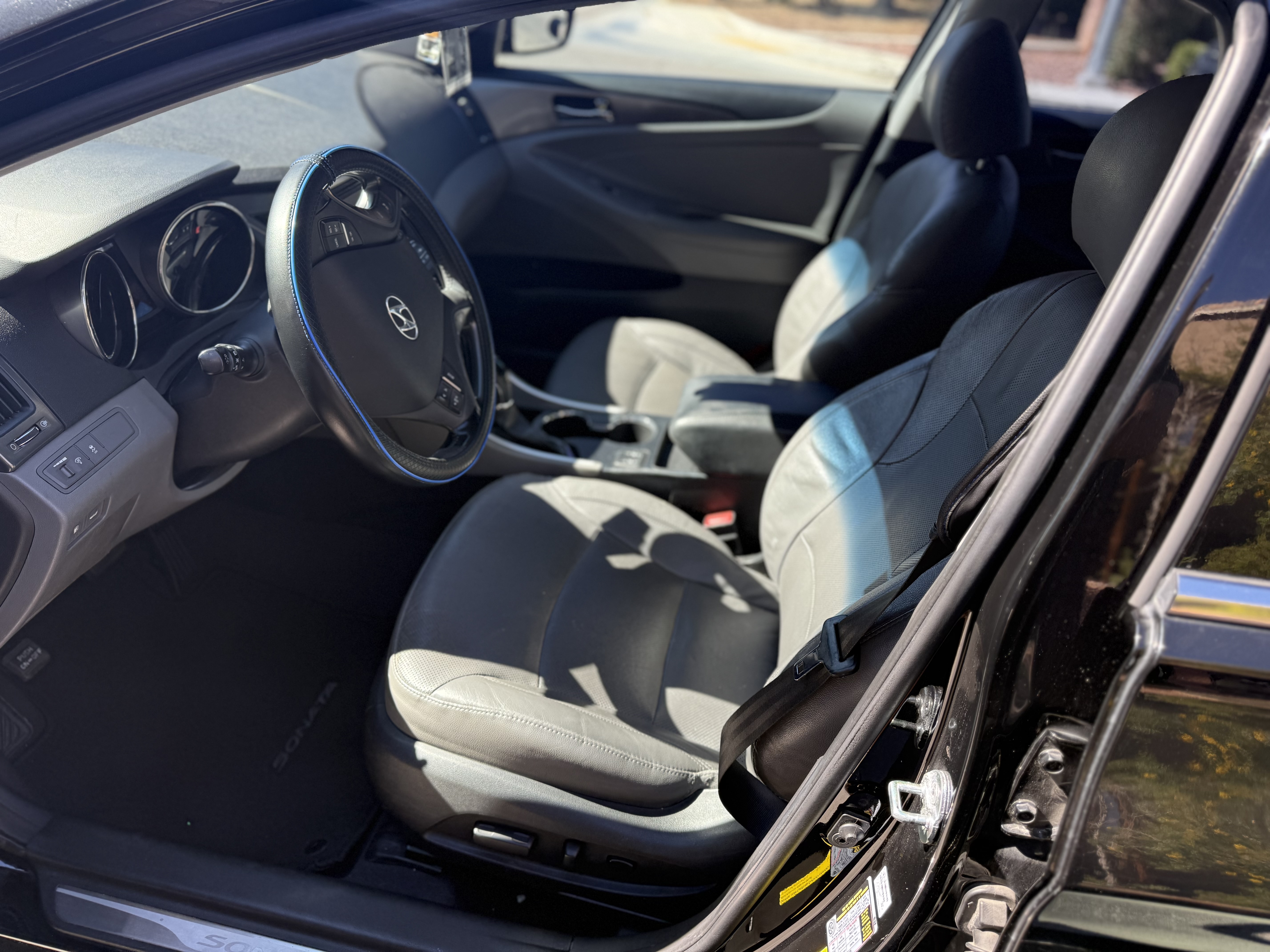 Used 2014 Hyundai Sonata Limited w/ Panoramic Sunroof Package 02 FWD image 12