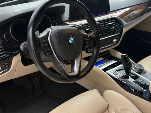 Used 2018 BMW 530i w/ Premium Package image 13