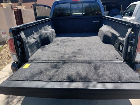 Used 2021 Toyota Tacoma TRD Off-Road w/ Technology Package image 2