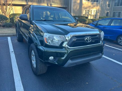 Used 2013 Toyota Tacoma 4x4 Access Cab V6 w/ TRD Off-Road Pkg image 2