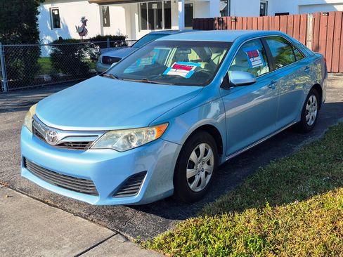 Used 2012 Toyota Camry LE image 2