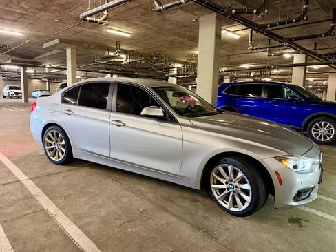 Used 2018 BMW 320i Sedan RWD image 8