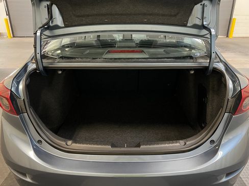 Used 2015 MAZDA MAZDA3 i Grand Touring image 4