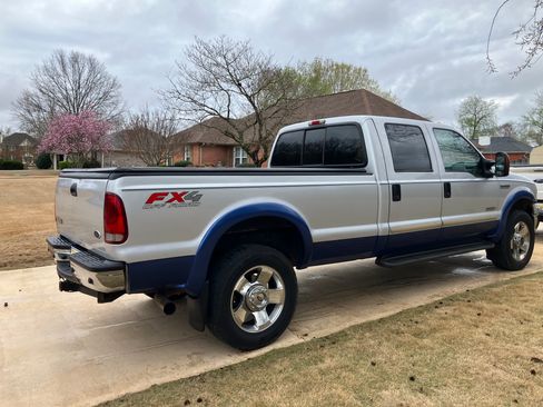 Used 2005 Ford F350 Lariat image 6