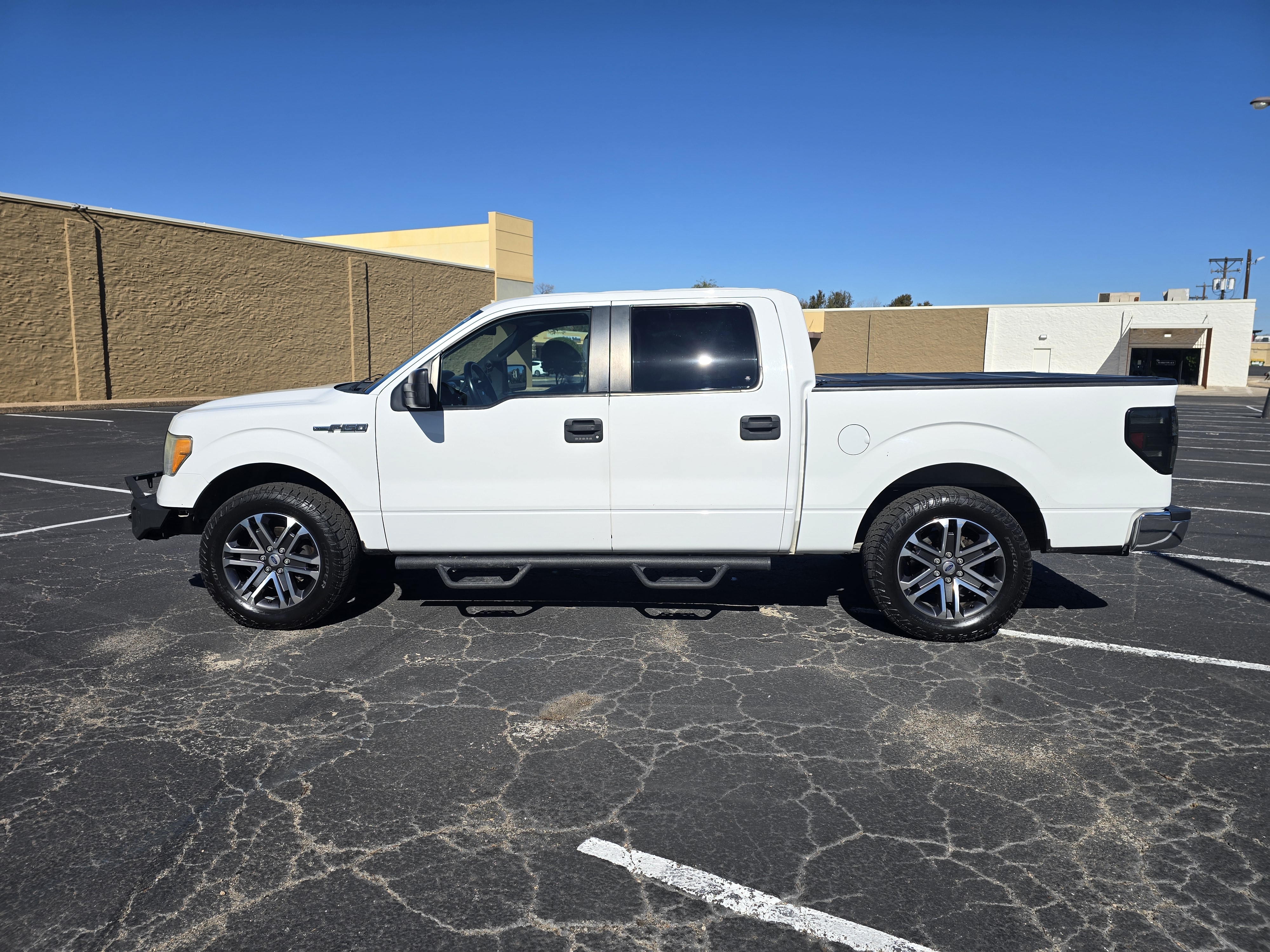 Used 2014 Ford F150 XLT RWD image 1