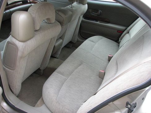 Used 2002 Buick Le Sabre Custom w/ Luxury Pkg image 13