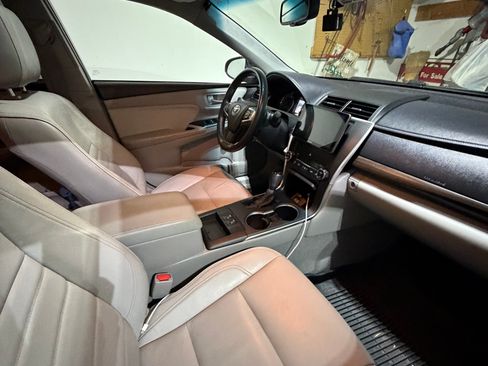 Used 2016 Toyota Camry XLE w/ Moonroof Package FWD image 5