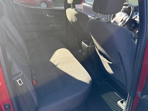 Used 2017 Toyota Tacoma TRD Off-Road image 15