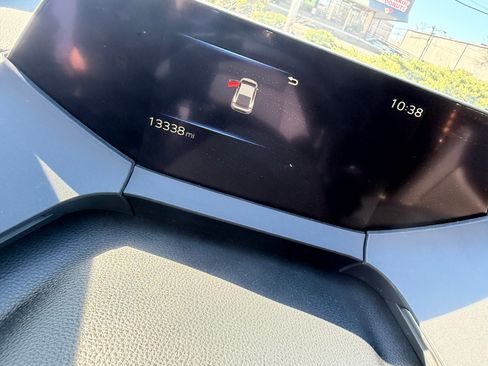 Used 2025 Toyota Prius LE image 2