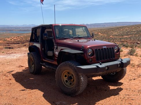 Used 2010 Jeep Wrangler Sahara image 25