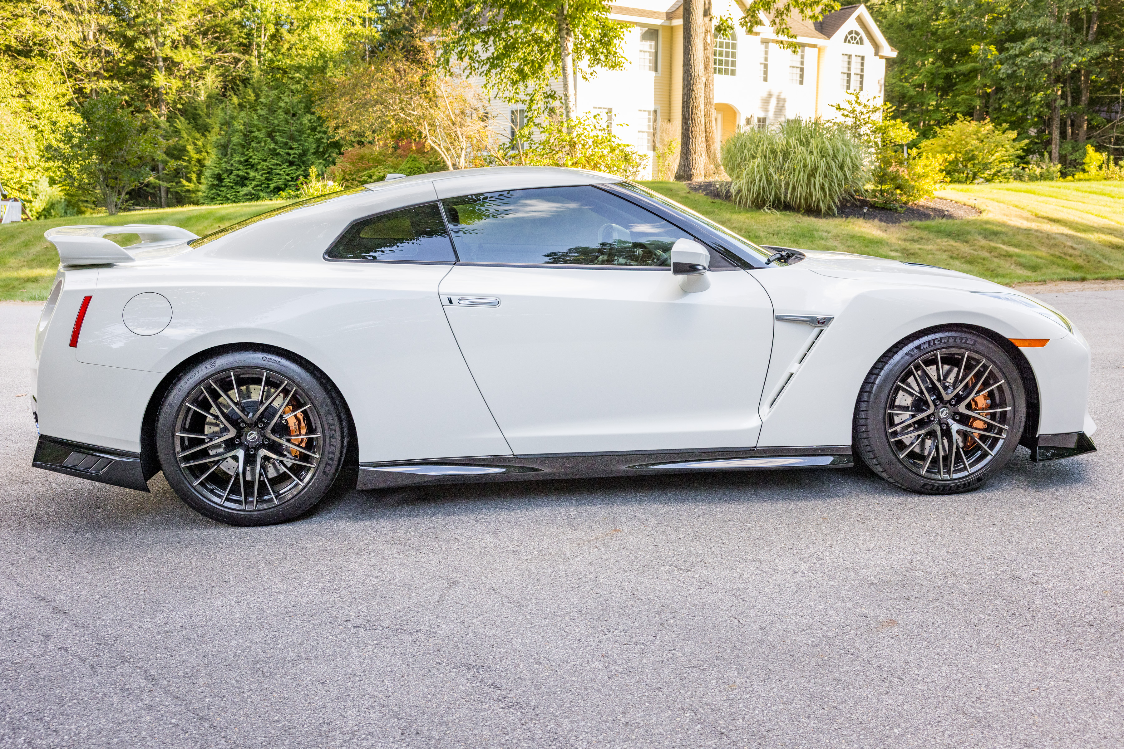 Used 2021 Nissan GT-R Premium AWD/4WD image 2