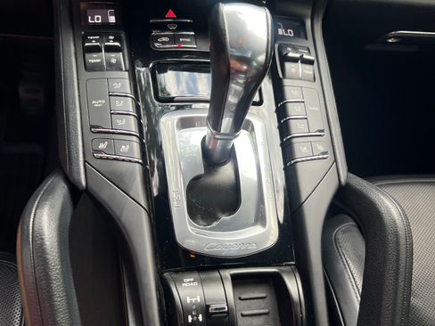 Used 2016 Porsche Cayenne image 16