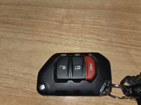 Used 2024 Jeep Wrangler Sport image 15