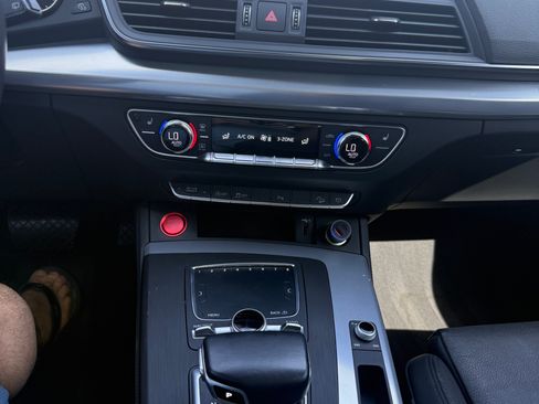 Used 2020 Audi Q5 2.0T Titanium Premium Plus w/ Premium Plus Package AWD/4WD image 8