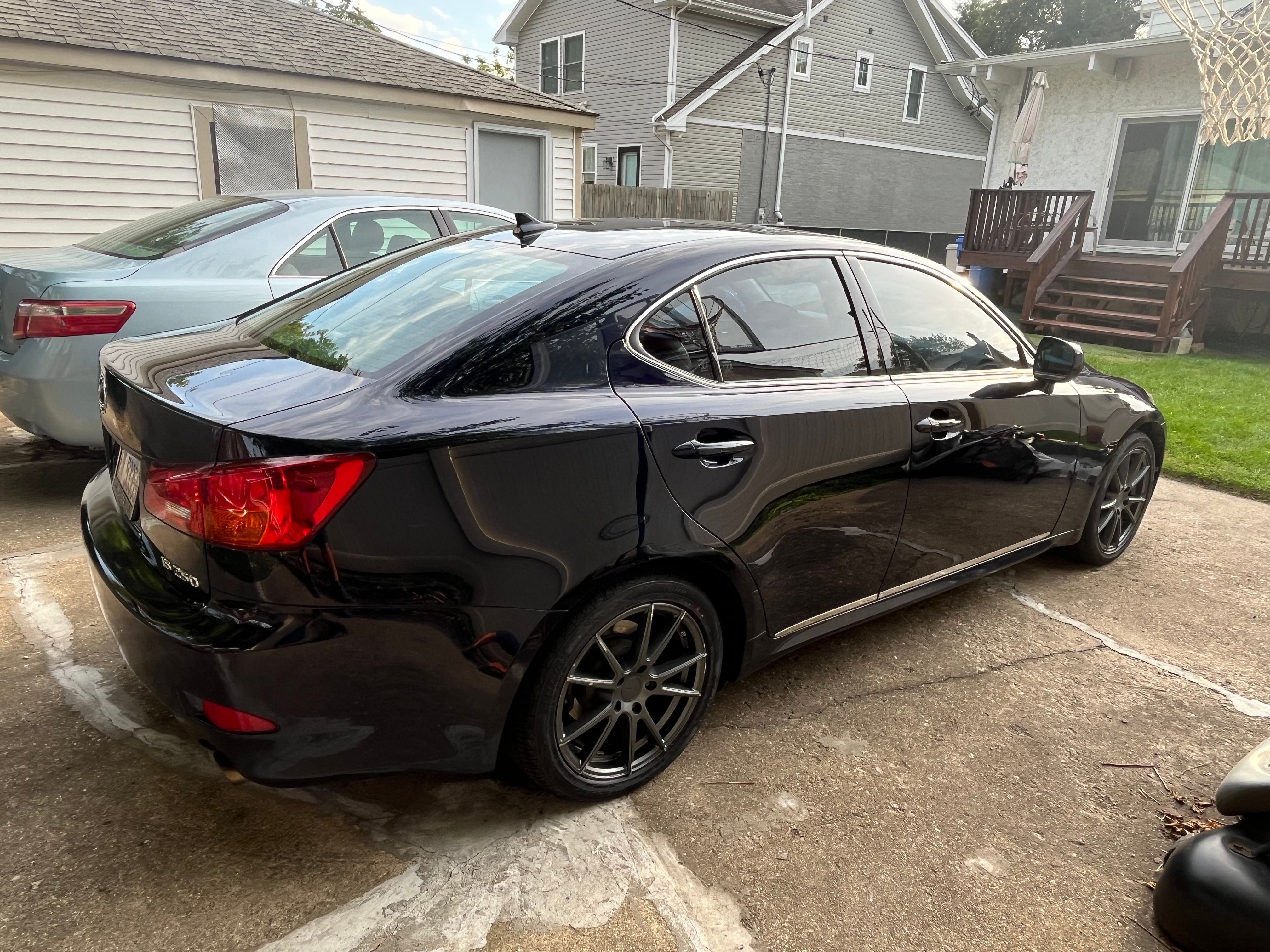 Used 2008 Lexus IS 250 w/ Preferred Accessory Pkg RWD image 2