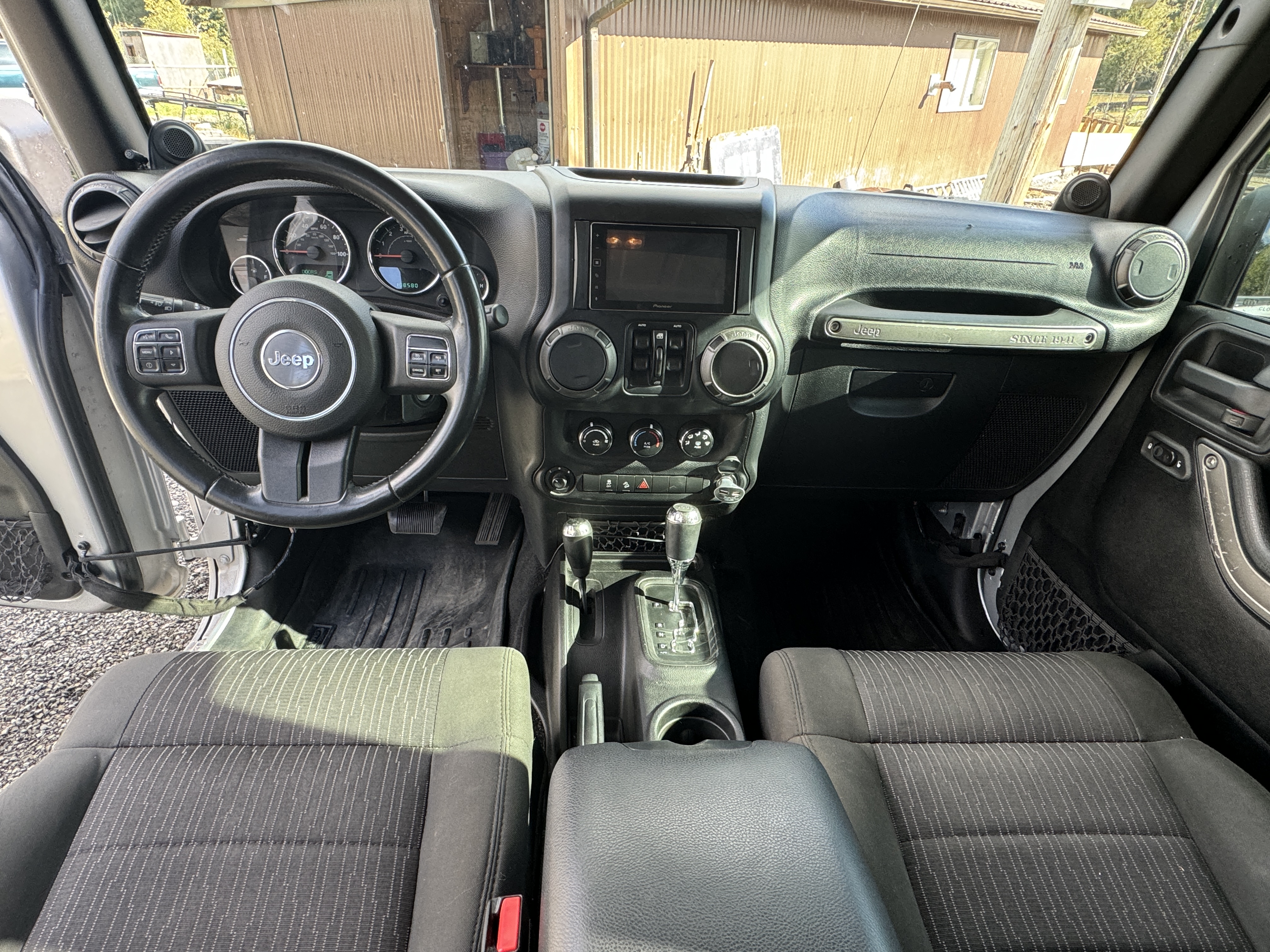 Used 2012 Jeep Wrangler Unlimited Sport AWD/4WD image 9