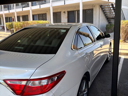 Used 2015 Toyota Camry XLE image 4