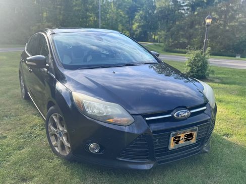 Used 2012 Ford Focus Titanium FWD image 2