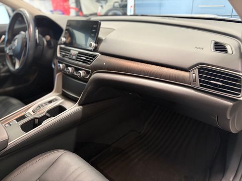 Used 2020 Honda Accord Touring image 16