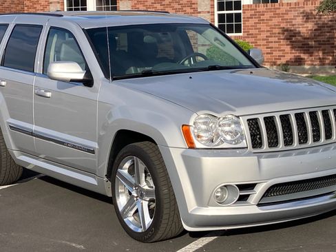 Used 2006 Jeep Grand Cherokee SRT8 w/ SRT Option Group I image 2
