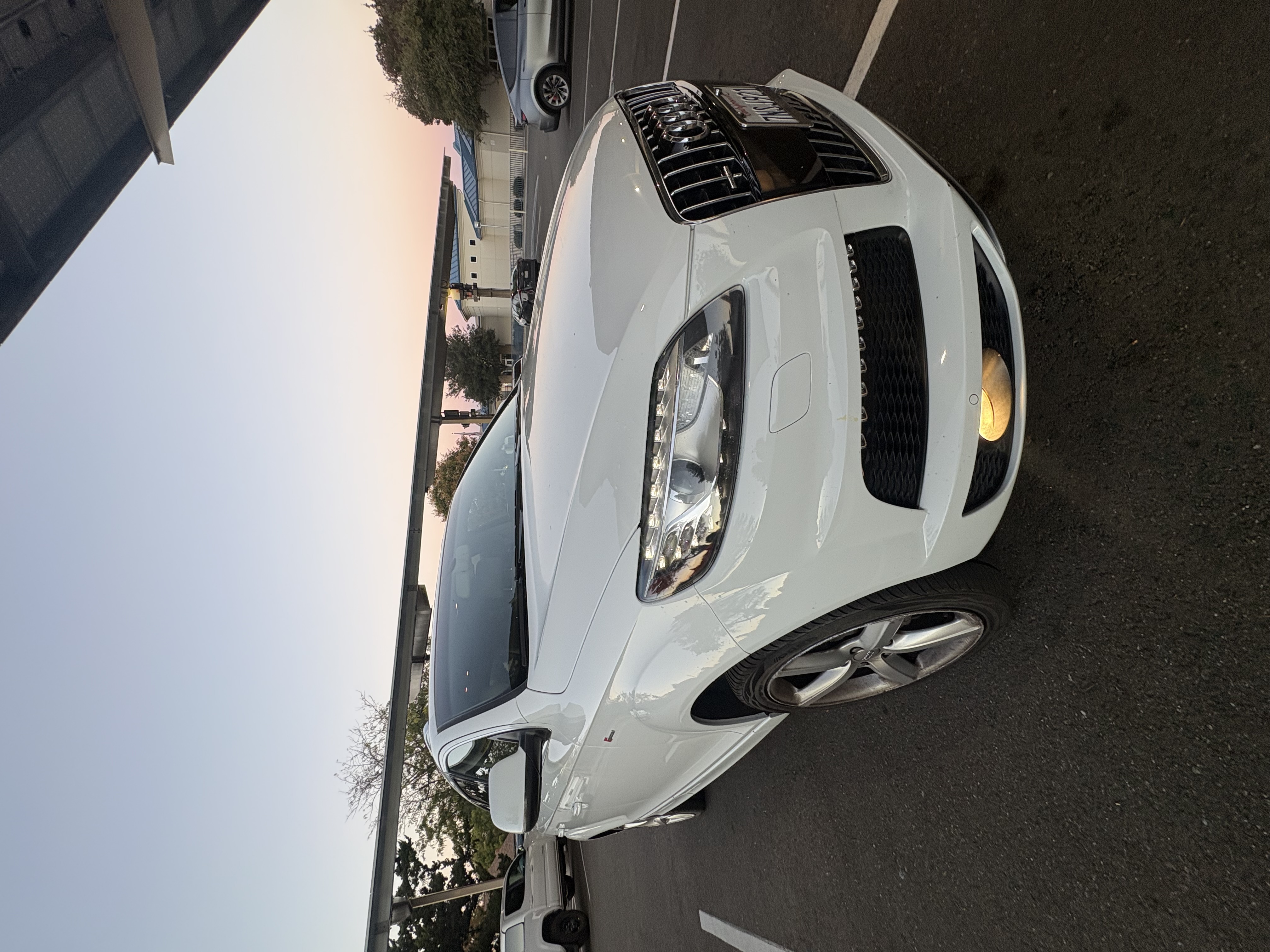 Used 2015 Audi Q7 3.0T S line Prestige w/ Towing Package AWD/4WD image 2