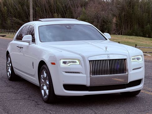 Used 2015 Rolls-Royce Ghost image 11