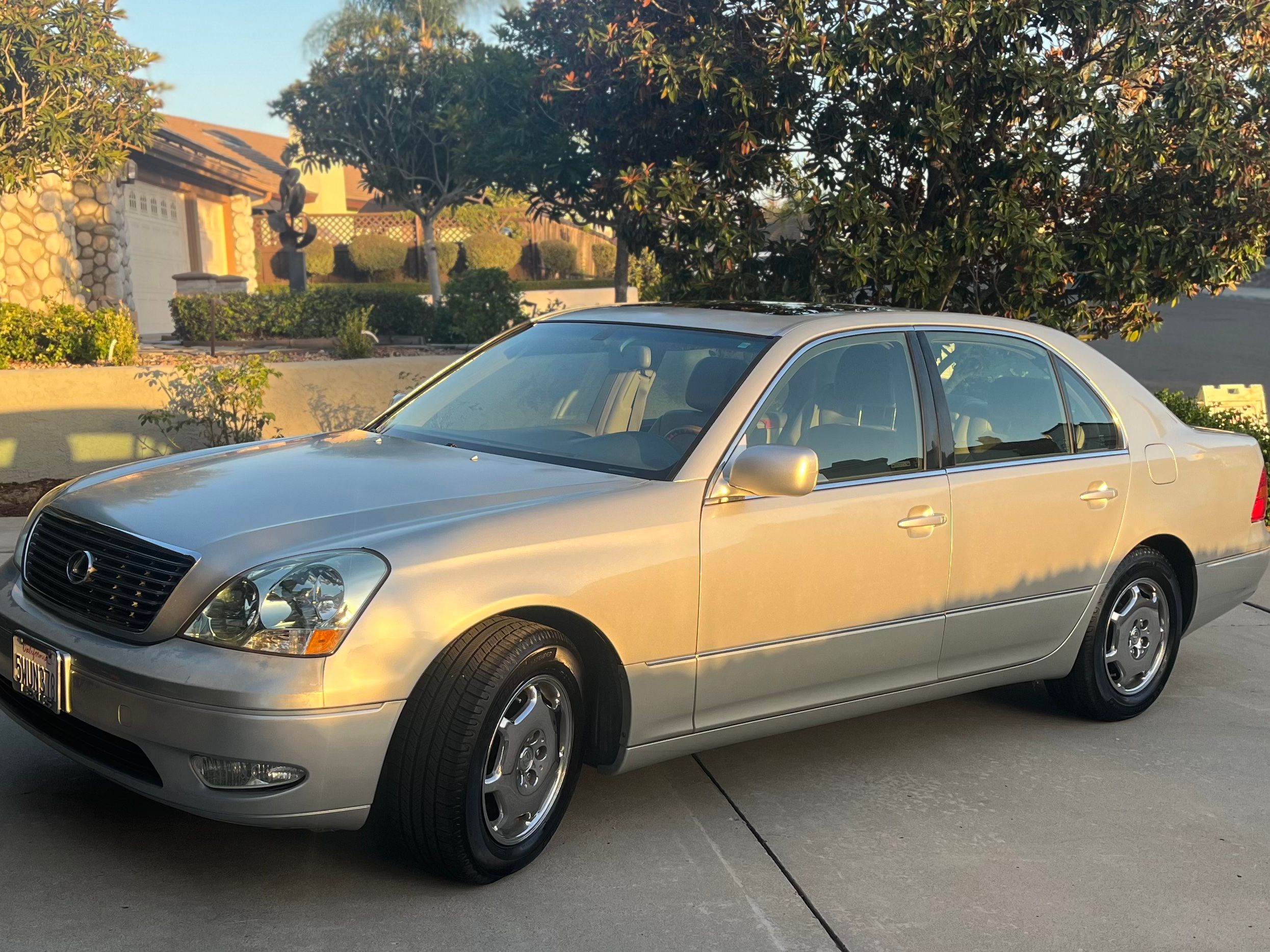 Used 2002 Lexus LS 430 RWD image 1