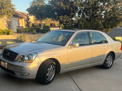 Used 2002 Lexus LS 430 RWD image 1