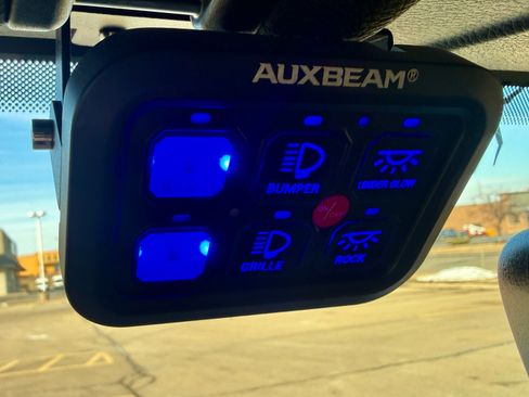 Used 2021 Jeep Gladiator Sport image 11