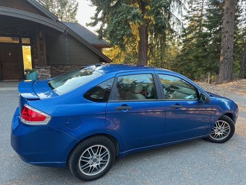 Used 2010 Ford Focus SE image 5
