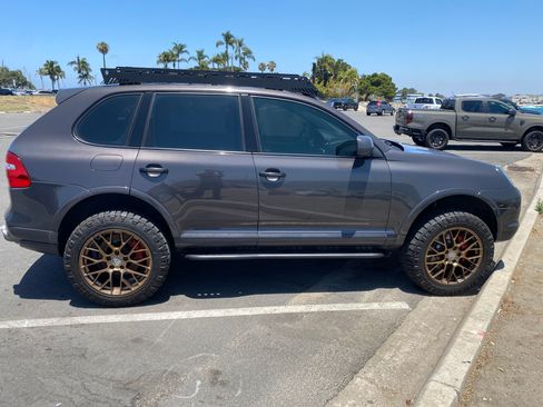 Used 2009 Porsche Cayenne Turbo S AWD/4WD image 2