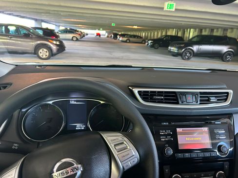 Used 2015 Nissan Rogue SV w/ SV Moonroof Package AWD/4WD image 11