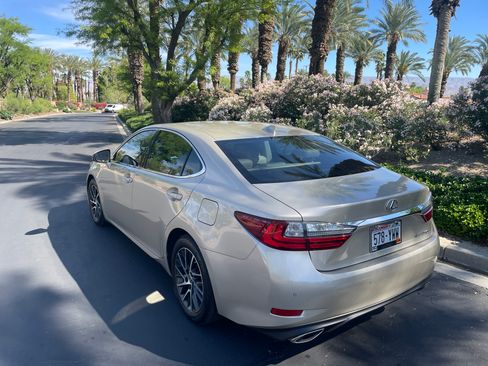 Used 2016 Lexus ES 350 350 Sedan 4D w/ Luxury Package w/Wood Trim image 2