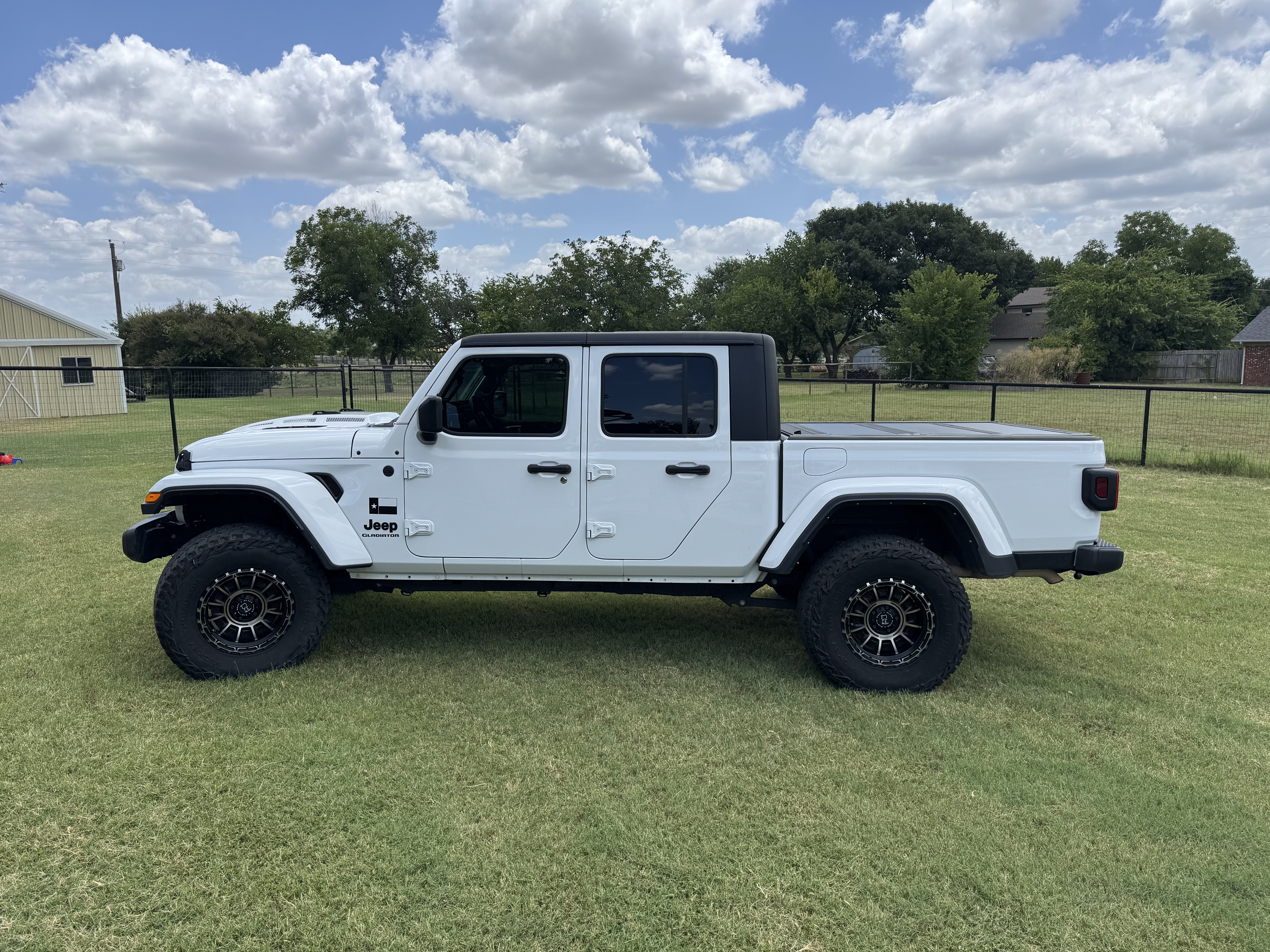 Used 2022 Jeep Gladiator Sport AWD/4WD image 6