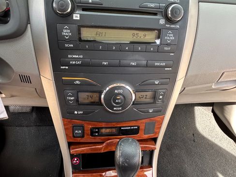 Used 2010 Toyota Corolla image 12