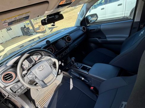 Used 2020 Toyota Tacoma SR image 8